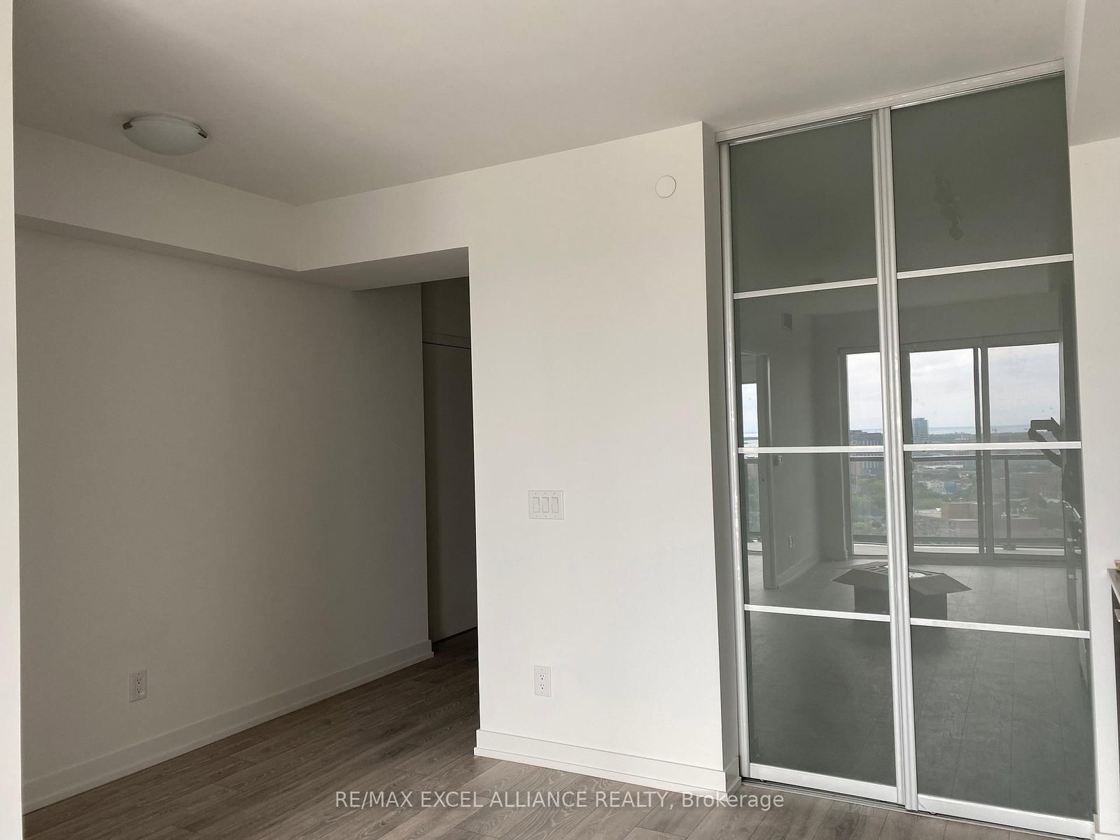 159 Wellesley Street, Unit 1806 - Photo 15