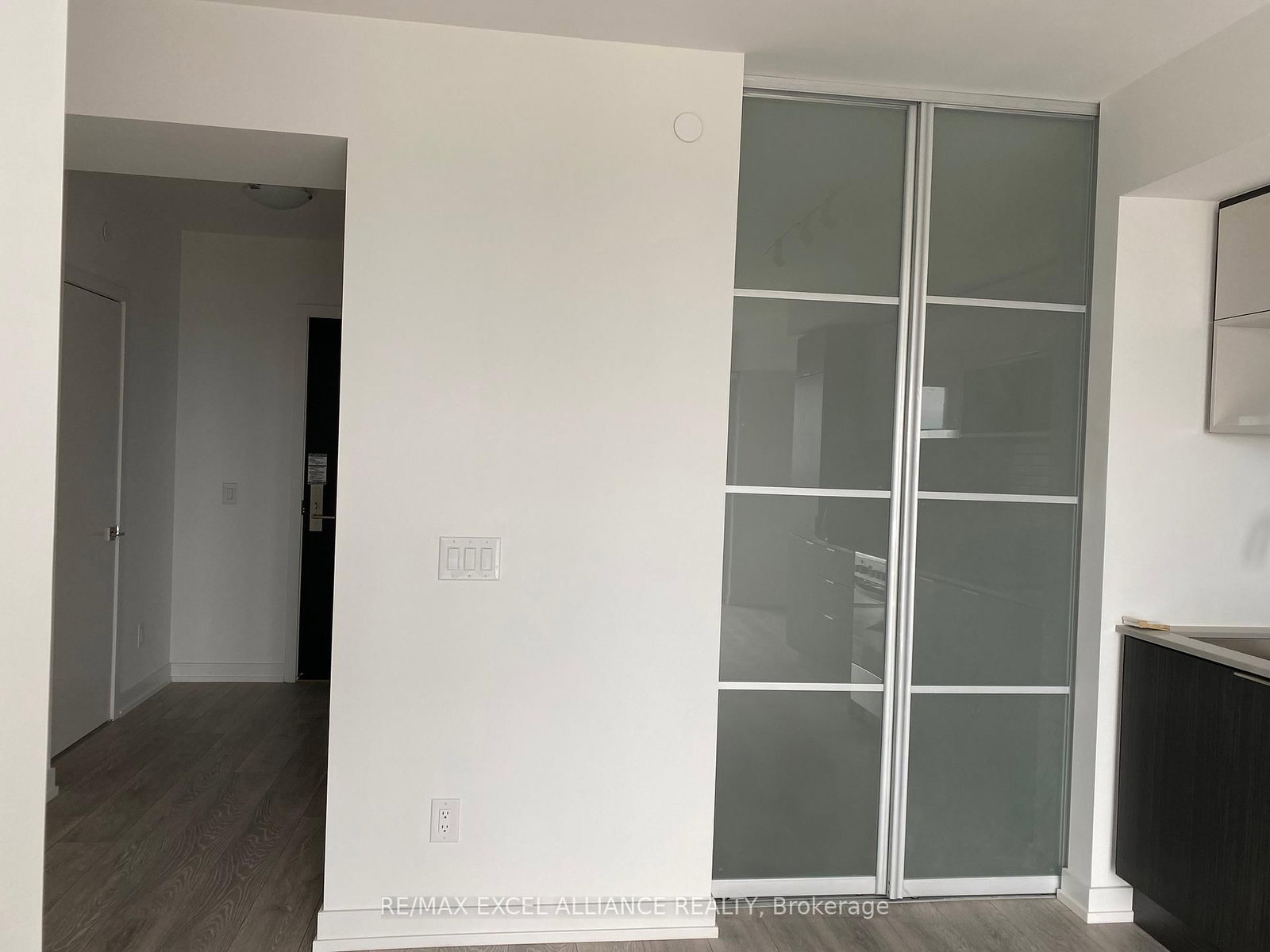 159 Wellesley Street, Unit 1806 - Photo 16