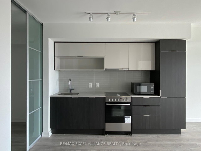 1806 - 159 Wellesley Street