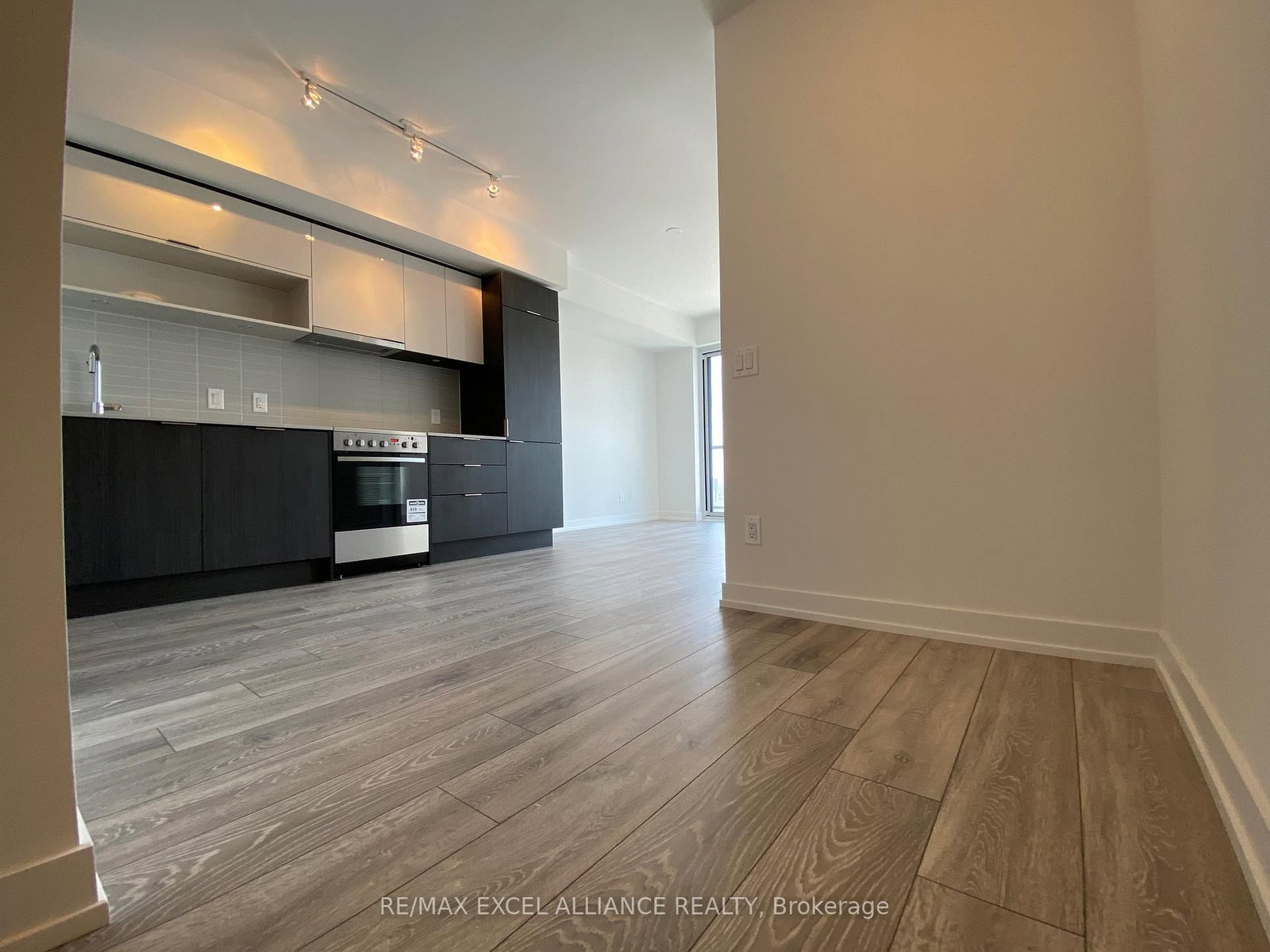 159 Wellesley Street, Unit 1806 - Photo 3