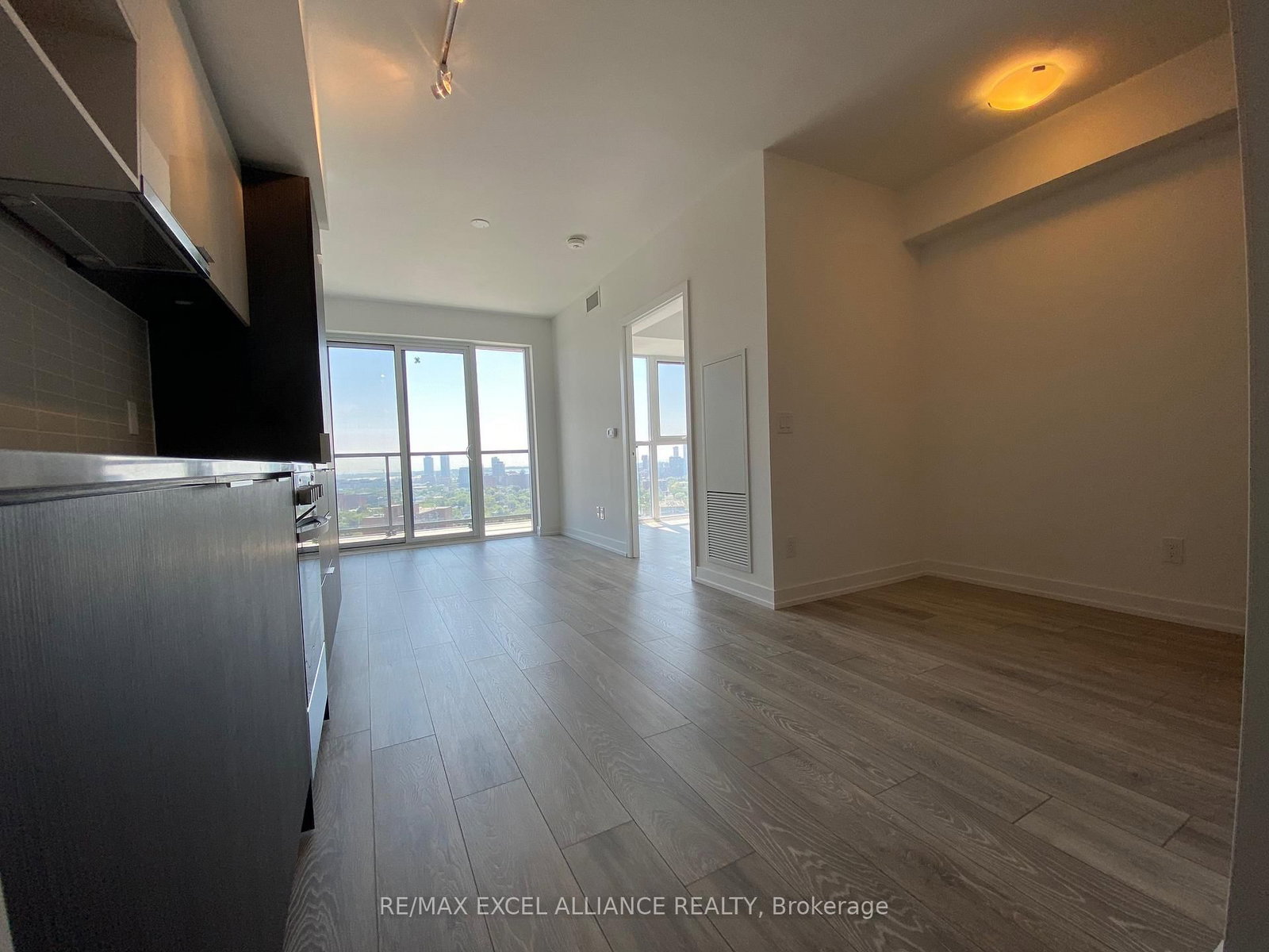 159 Wellesley Street, Unit 1806 - Photo 8