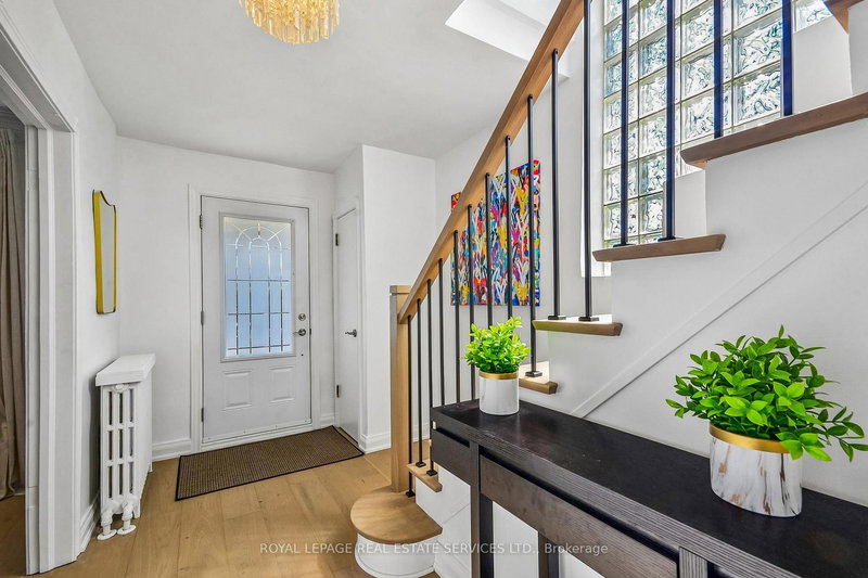 352 Winnett Ave, Toronto, M6C 3M1 | Image 2