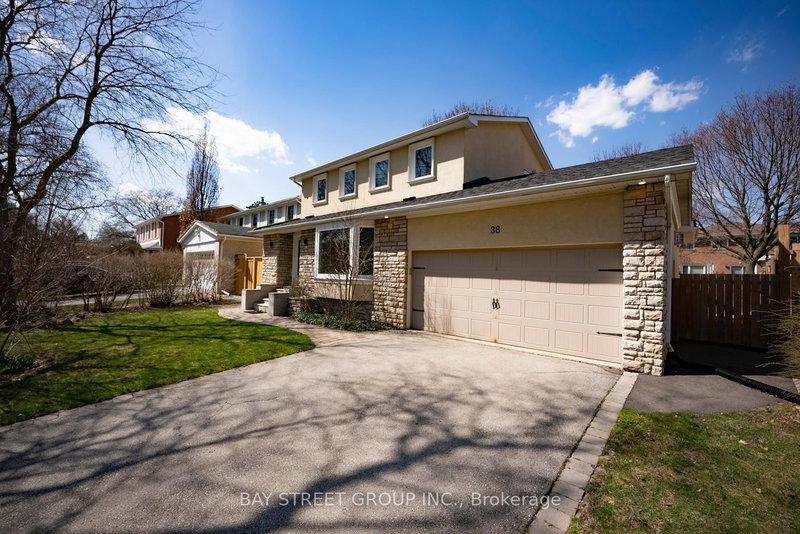 38 Foursome Crescent