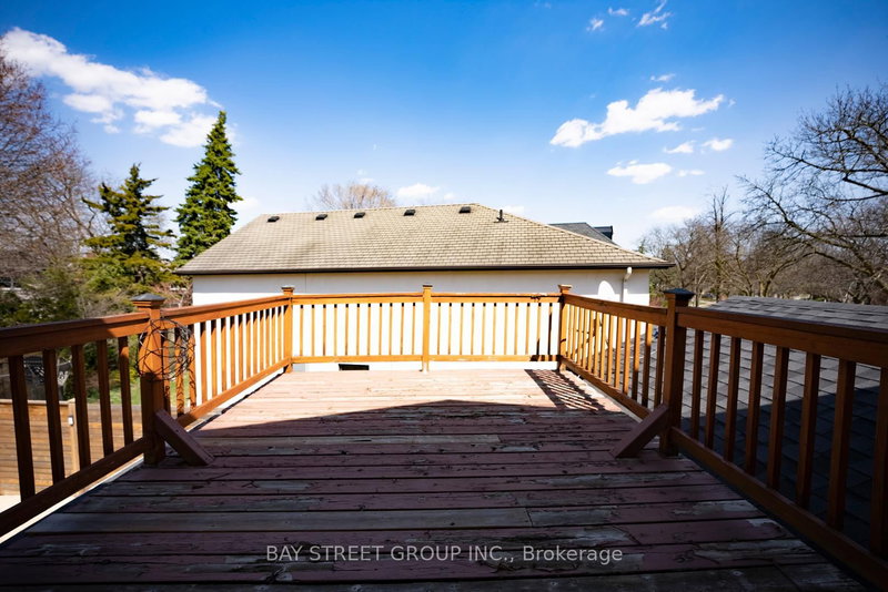 38 Foursome Cres, Toronto, M2P 1W3 | Image 3