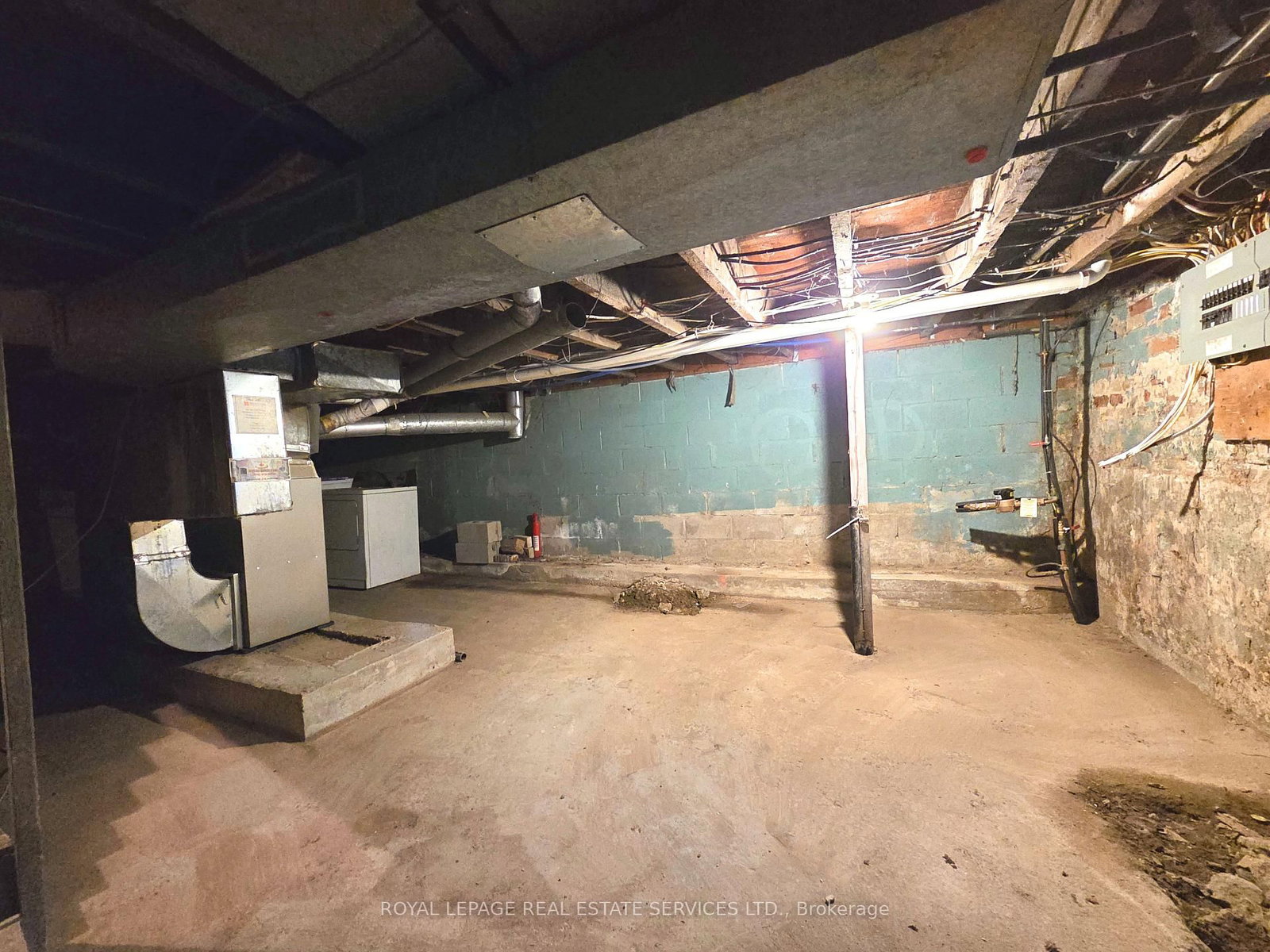 457 Queen Street E, Unit Main - Photo 11