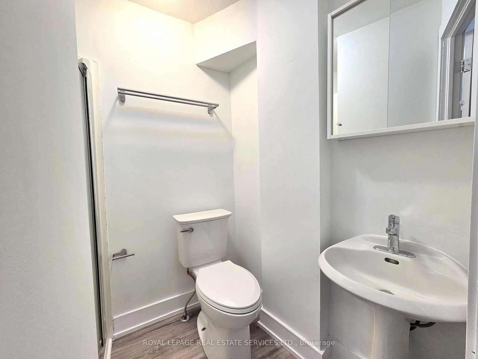 457 Queen Street E, Unit Main - Photo 5