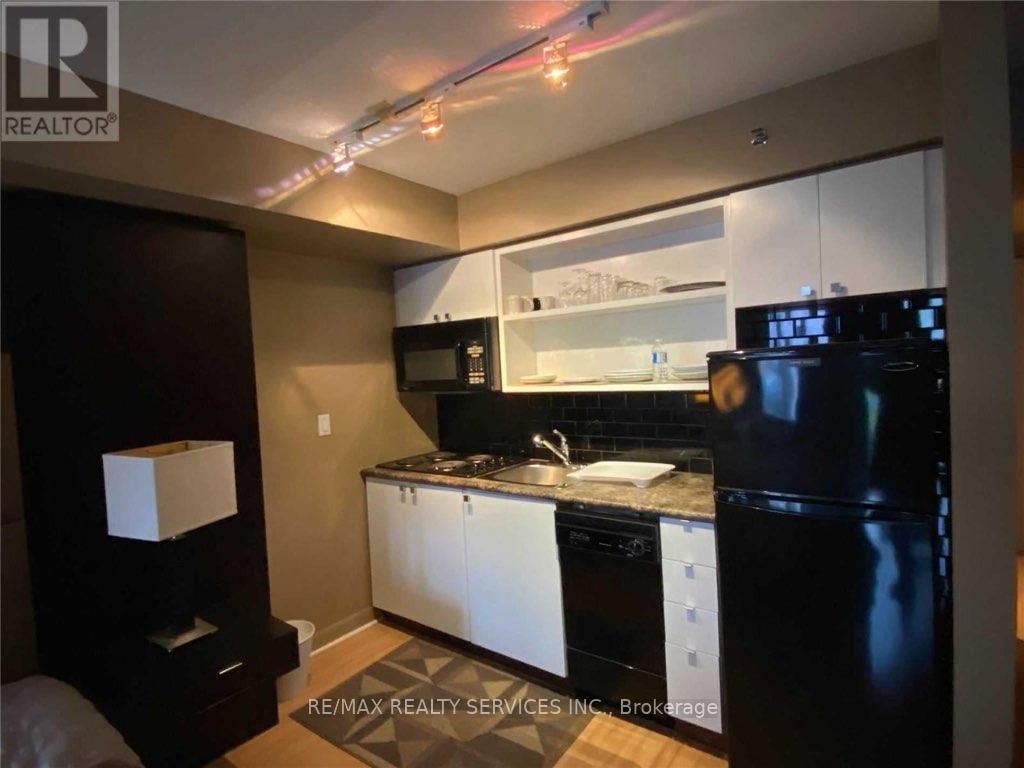 200 Victoria Street, Unit 1215