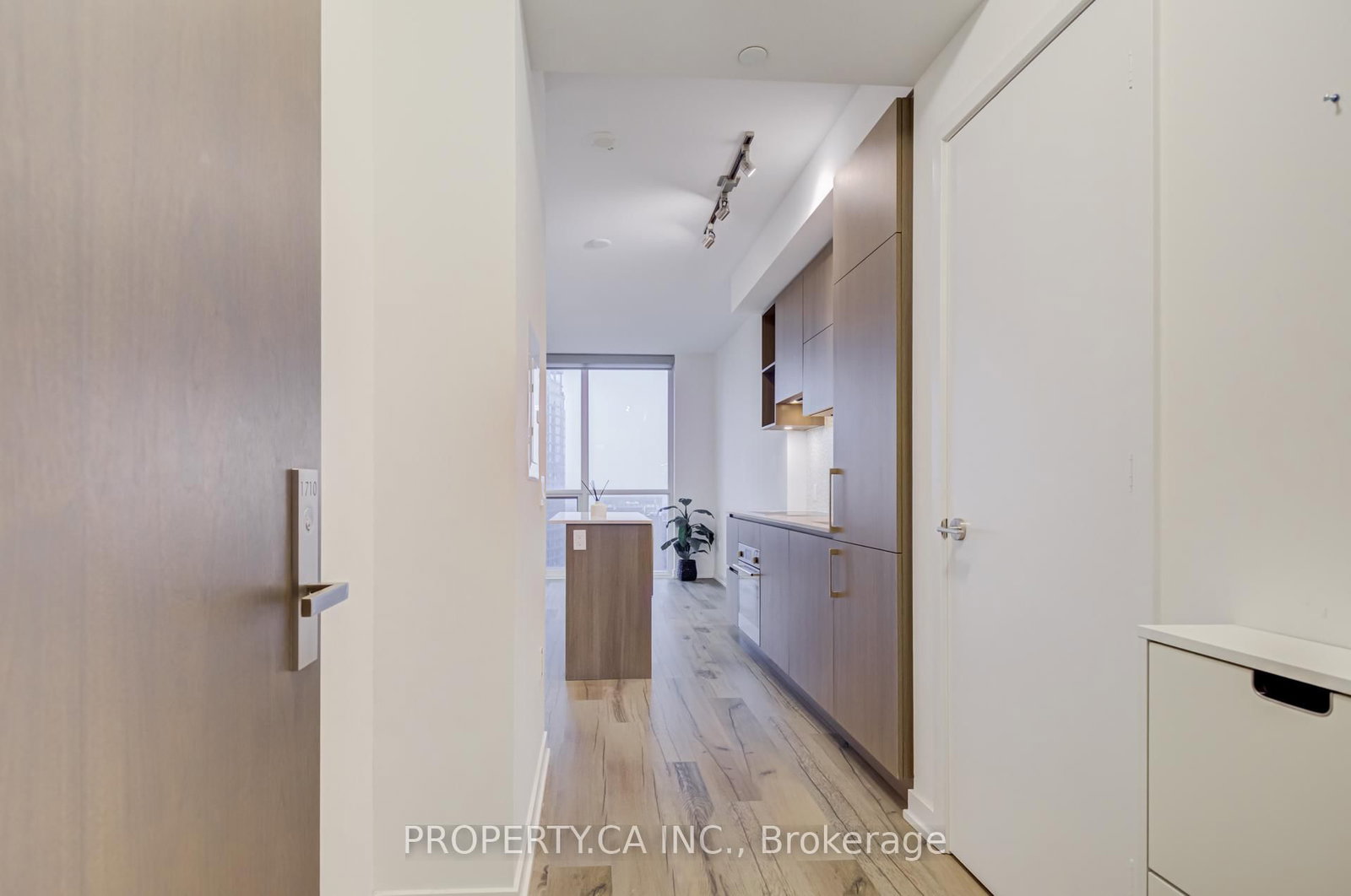 1 Yorkville Avenue, Unit 1710 - Photo 13
