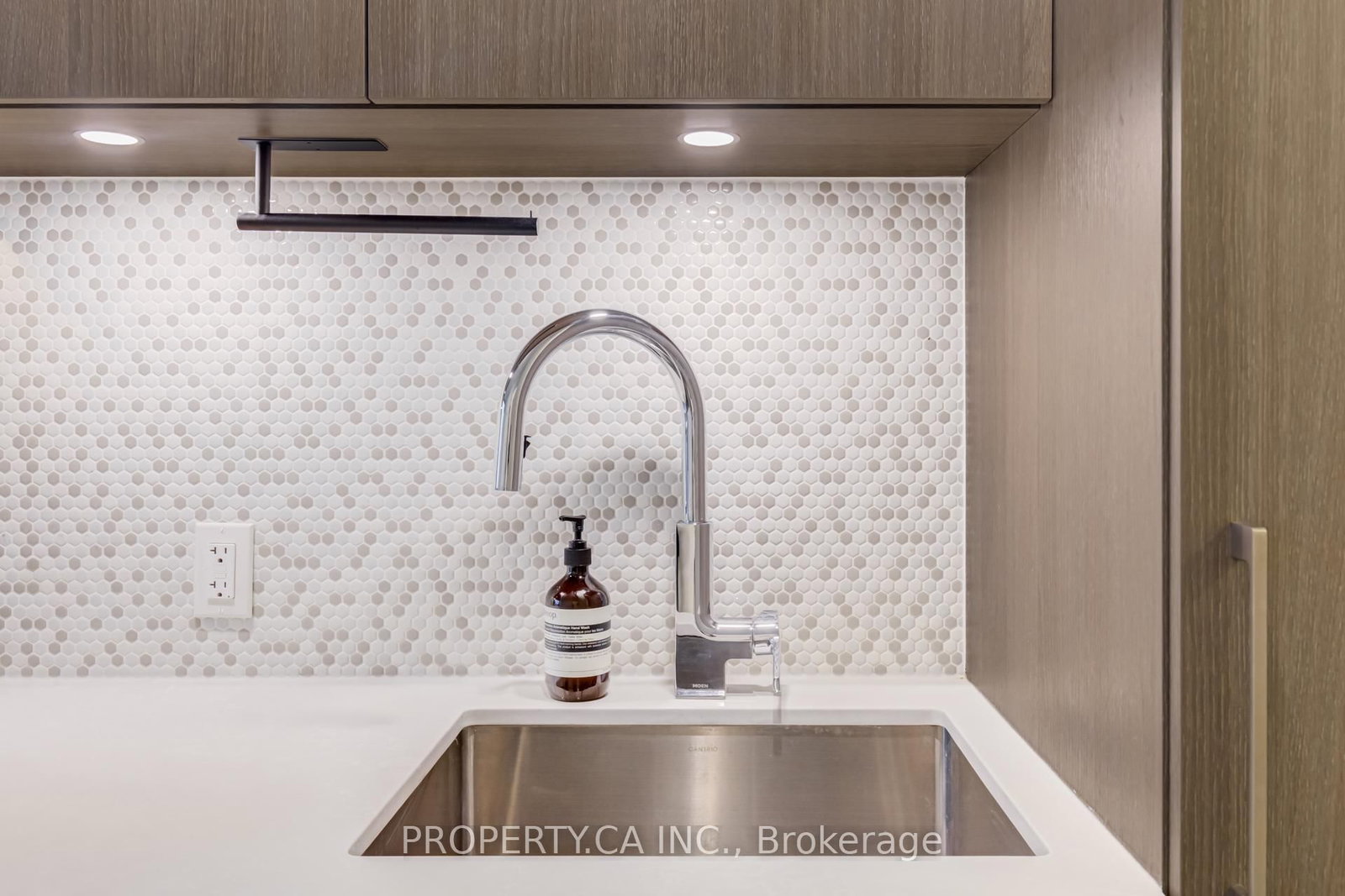 1 Yorkville Avenue, Unit 1710 - Photo 19