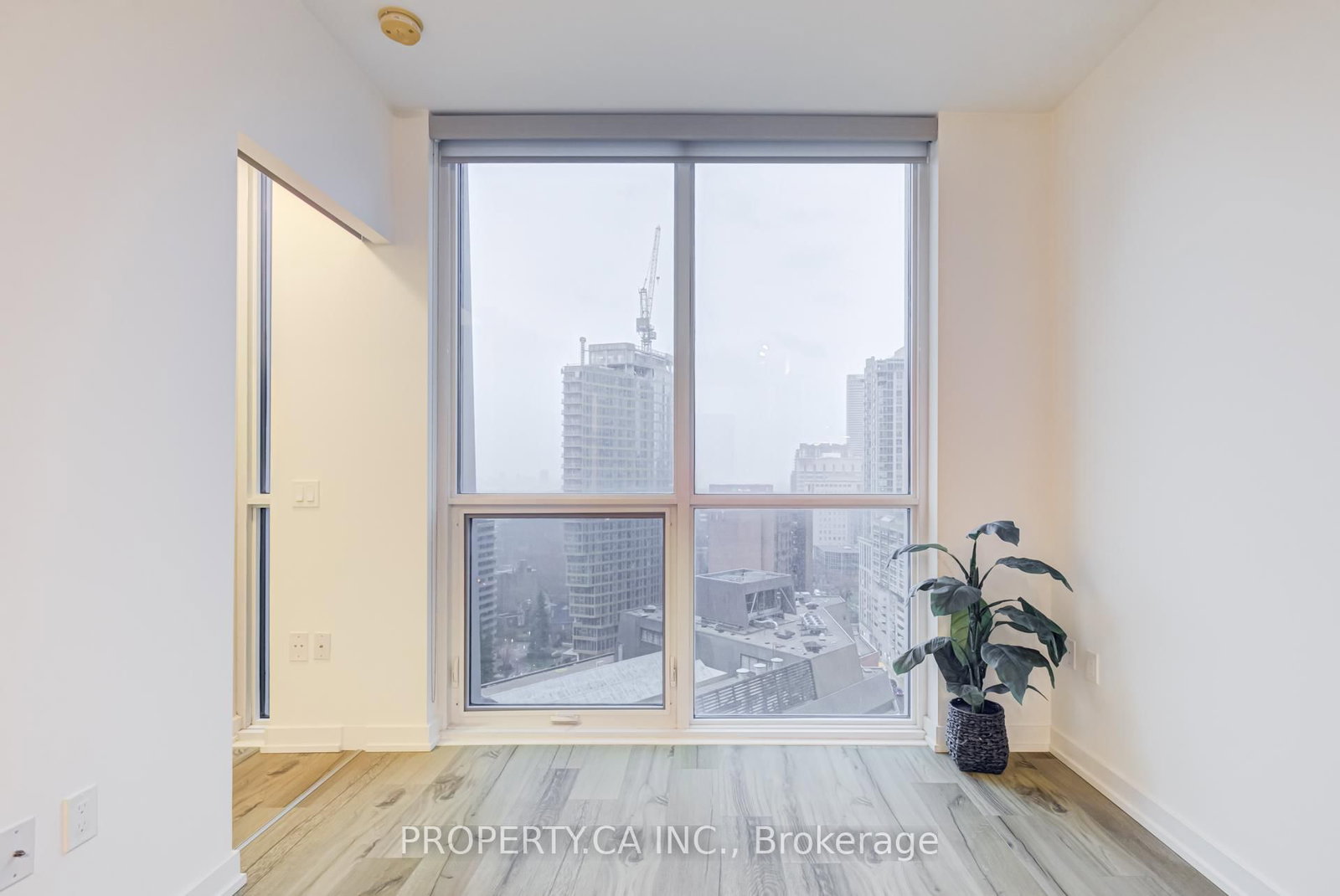 1 Yorkville Avenue, Unit 1710 - Photo 29