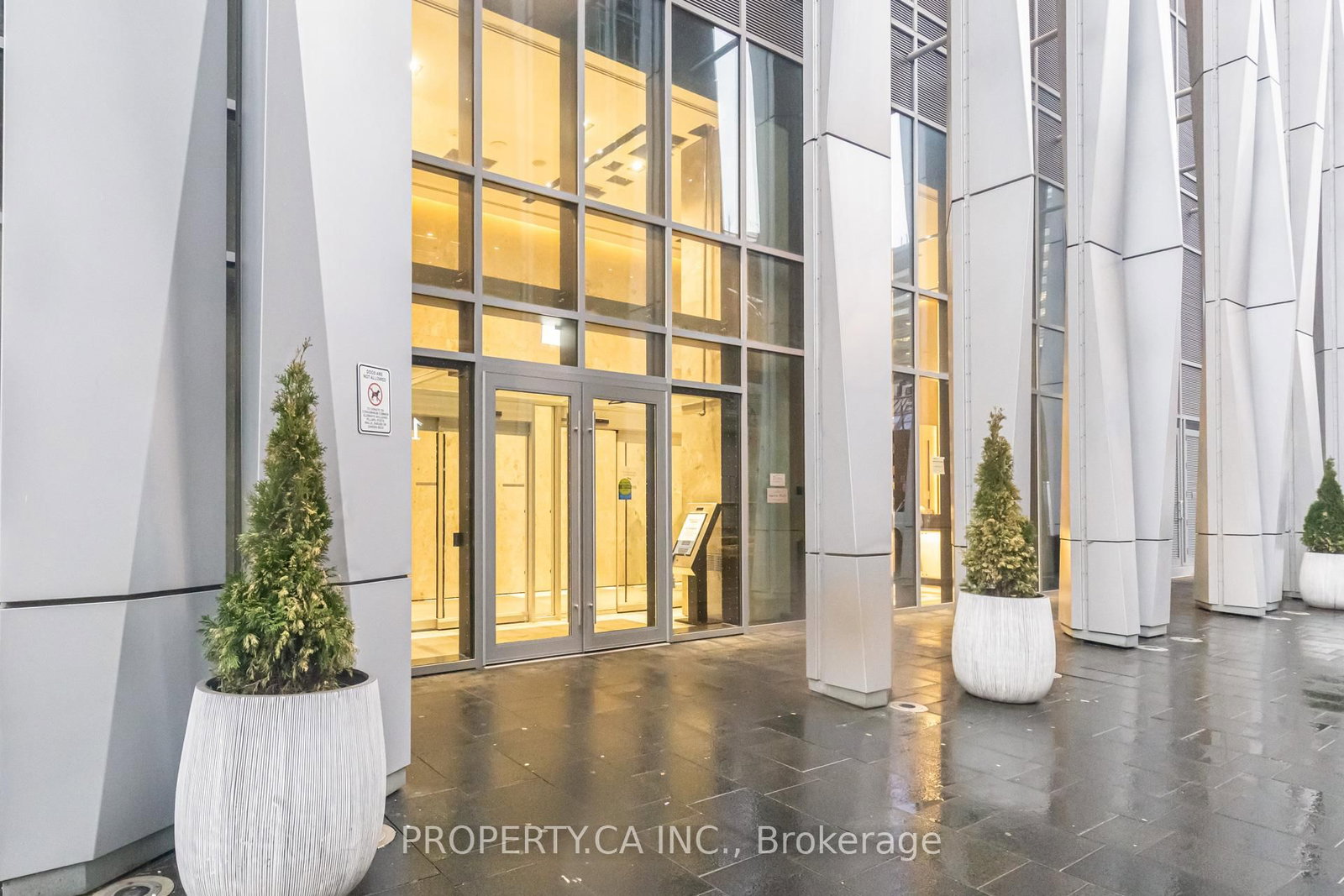 1 Yorkville Avenue, Unit 1710 - Photo 4