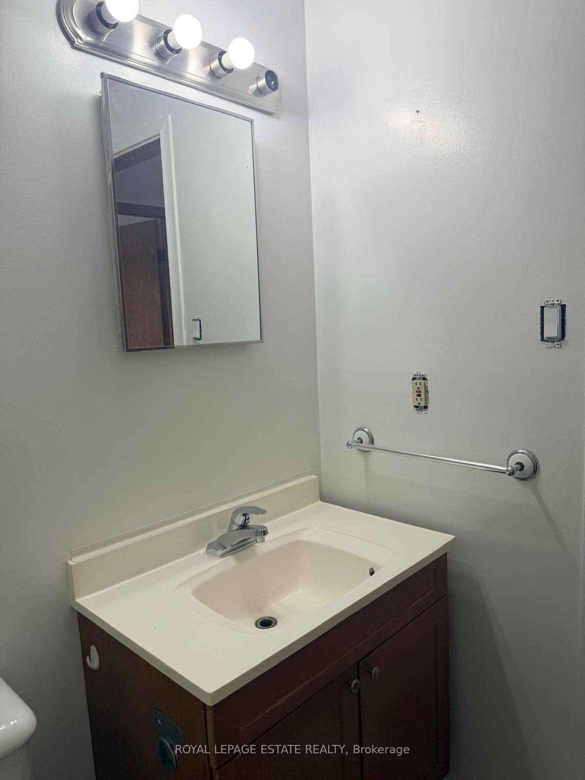 212 Byng Avenue, Unit Upper - Photo 12