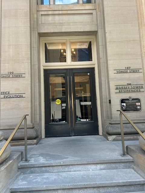 3213 - 197 Yonge Street