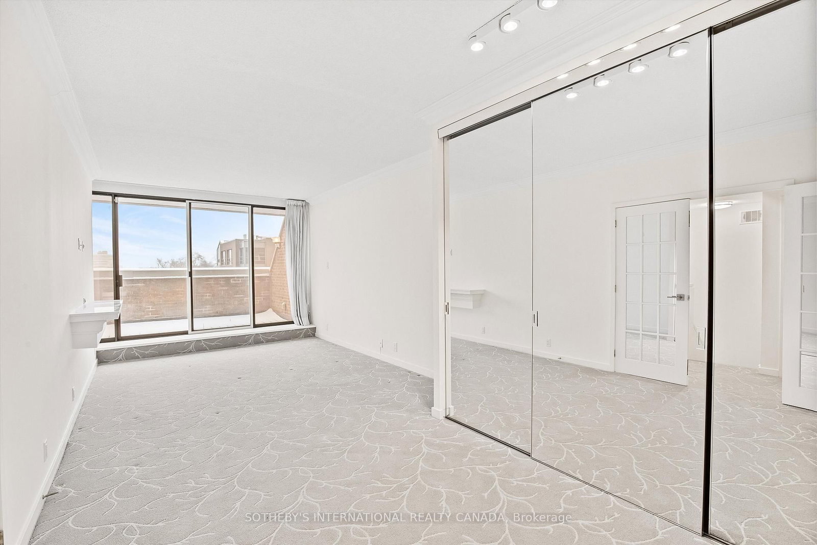 55A Avenue Road • #408 • Toronto, ON photo 17