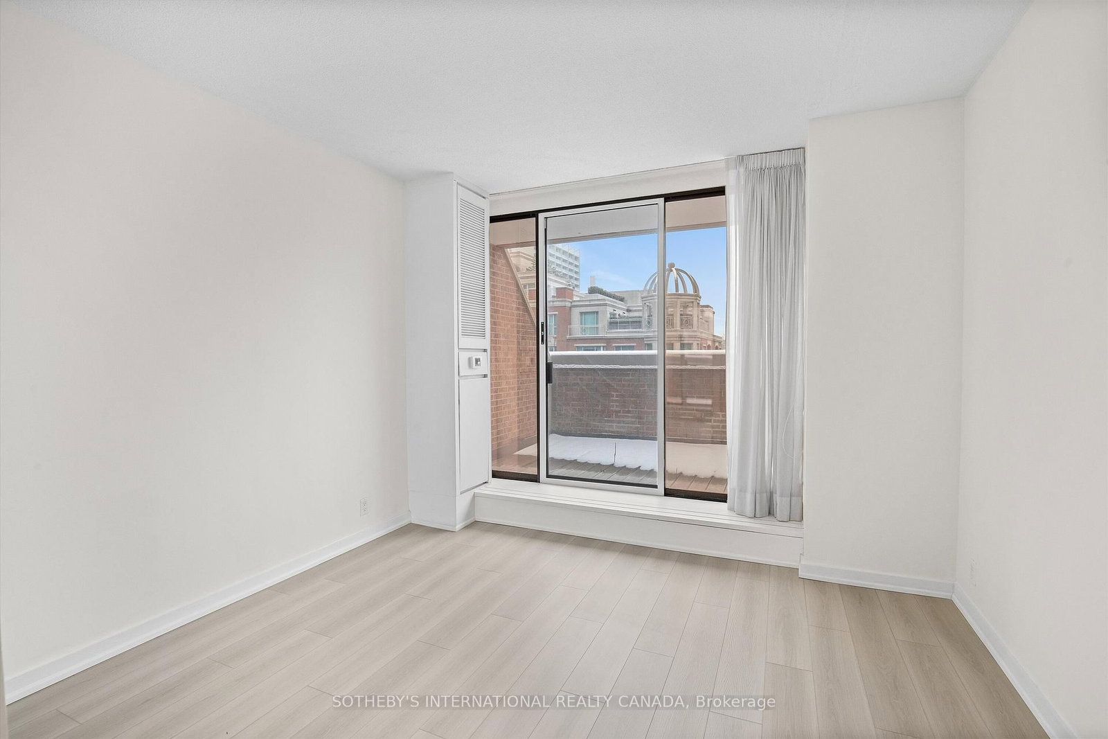 55A Avenue Road • #408 • Toronto, ON photo 25