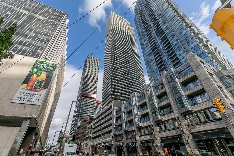 home for lease on 2507-2221 Yonge Street