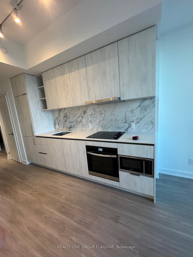 3111 - 8 Wellesley Street W