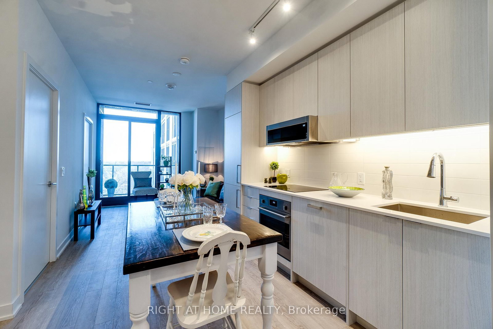 250 Lawrence Avenue W, Unit 724 - Photo 16