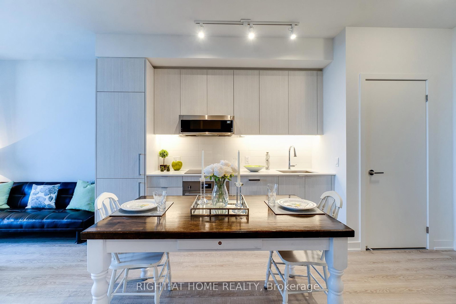 250 Lawrence Avenue W, Unit 724 - Photo 17