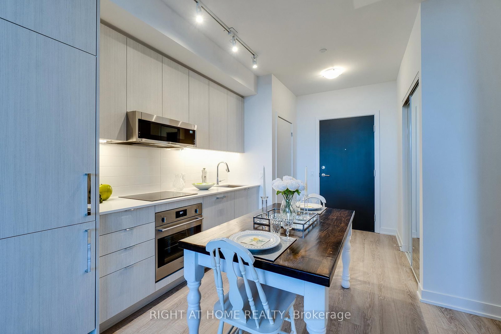 250 Lawrence Avenue W, Unit 724 - Photo 18