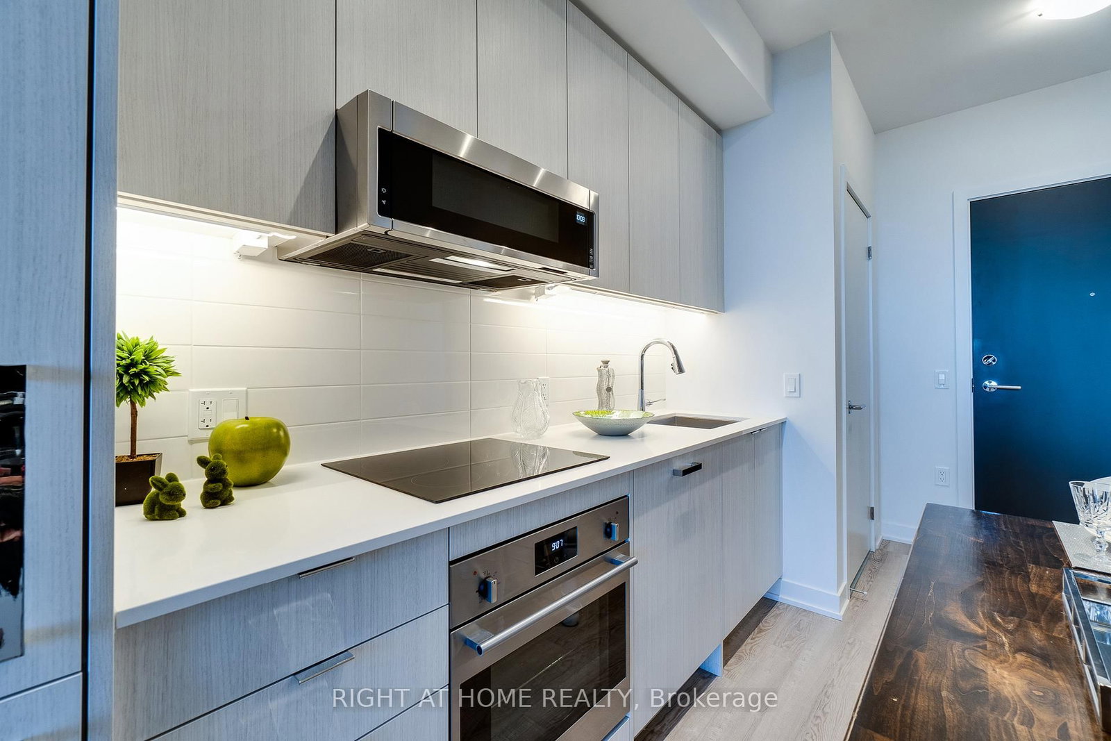 250 Lawrence Avenue W, Unit 724 - Photo 19