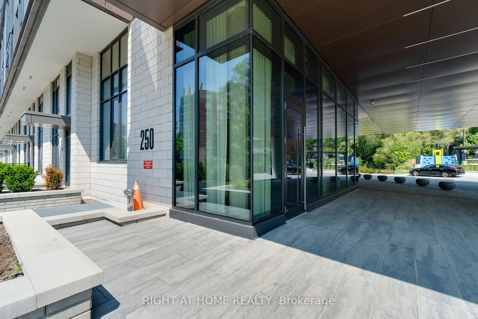 250 Lawrence Avenue W, Unit 724 - Photo 2