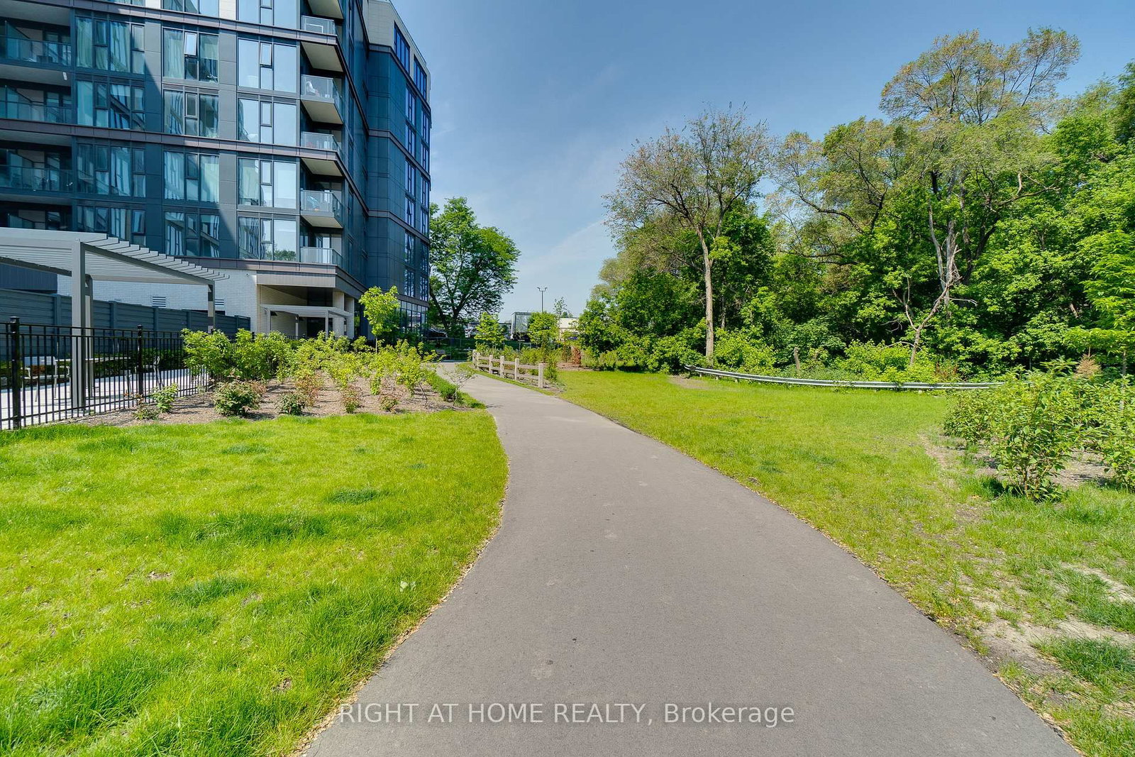 250 Lawrence Avenue W, Unit 724 - Photo 3