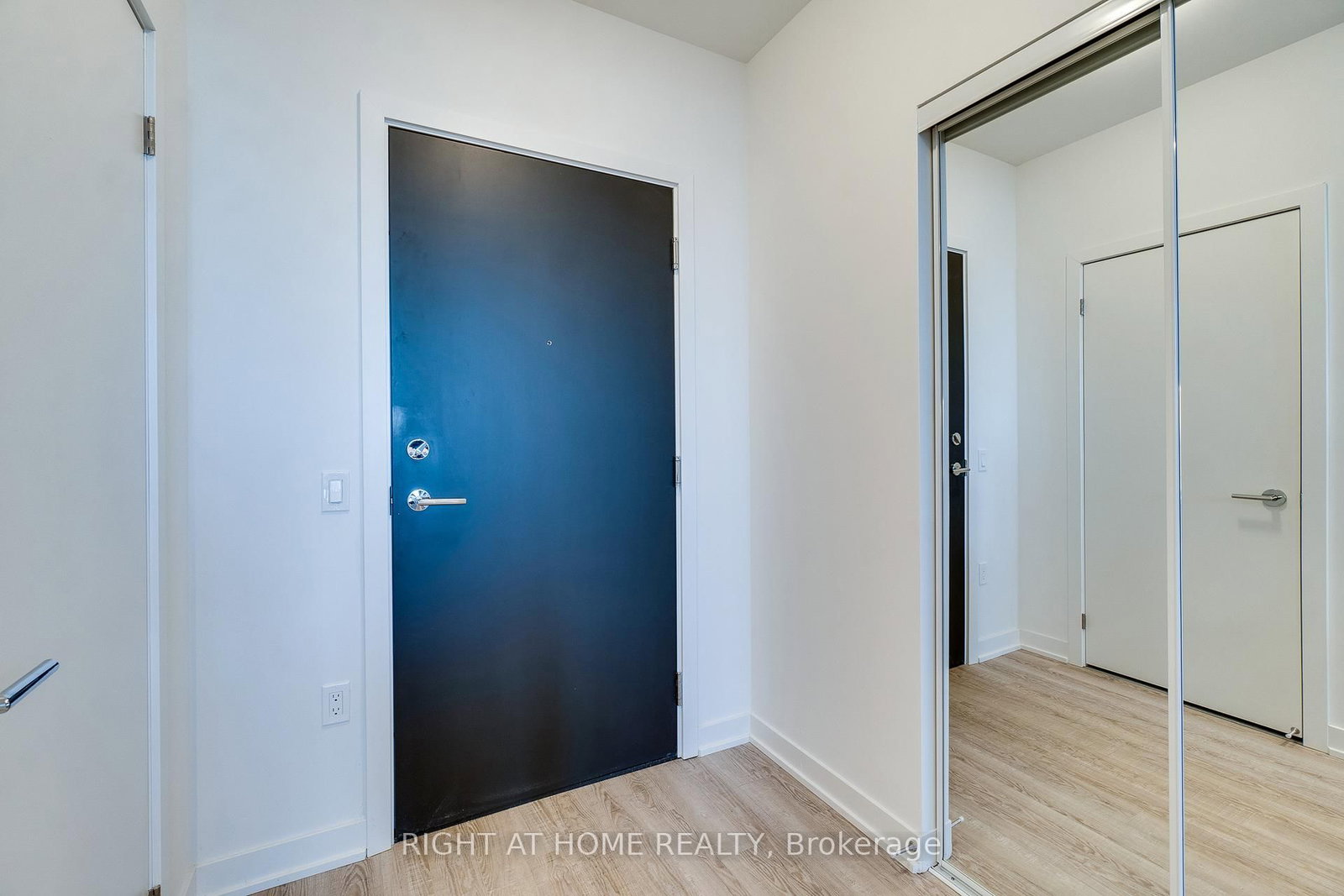 250 Lawrence Avenue W, Unit 724 - Photo 5