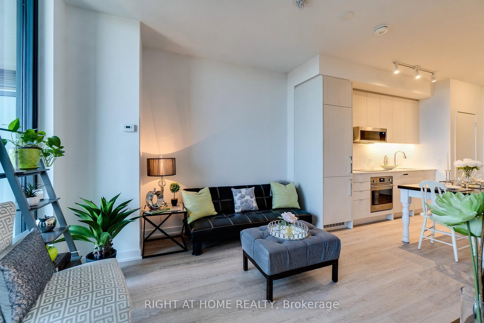 250 Lawrence Avenue W, Unit 724 - Photo 8