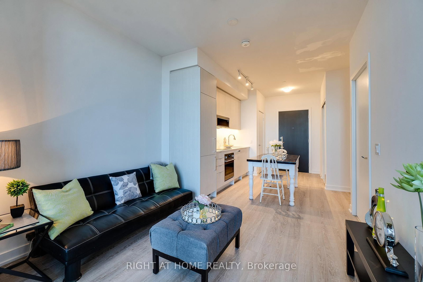 250 Lawrence Avenue W, Unit 724 - Photo 9