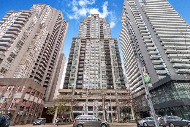 907 - 750 Bay Street