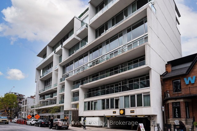 901 - 75 Portland Street