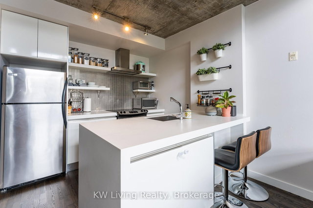 901 - 75 Portland Street