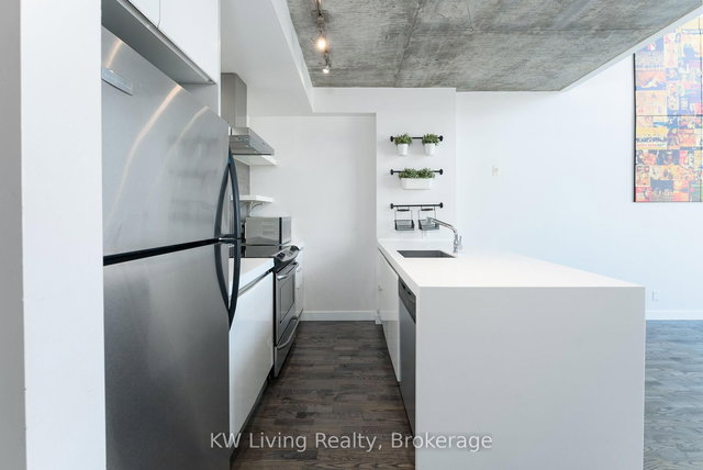 901 - 75 Portland Street