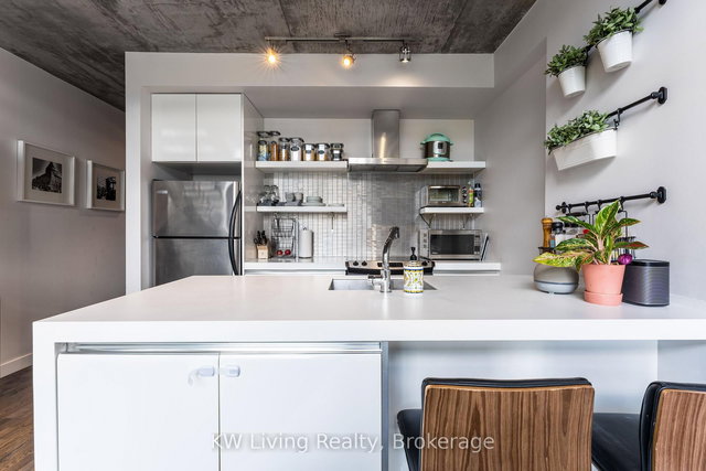 901 - 75 Portland Street