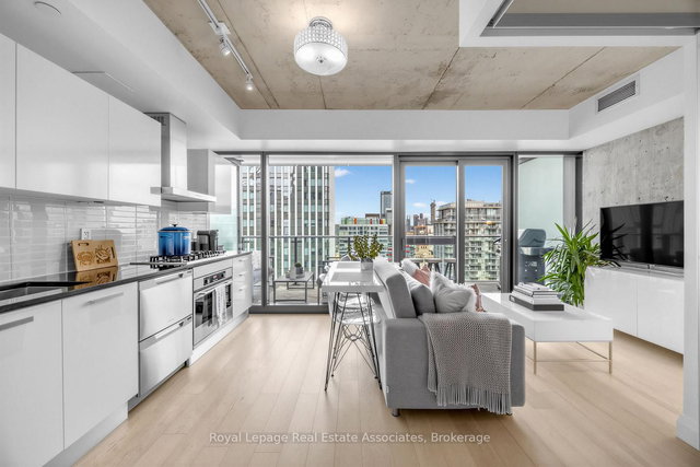 3102 - 224 King Street W