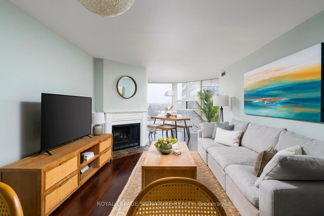 903 - 725 King Street W