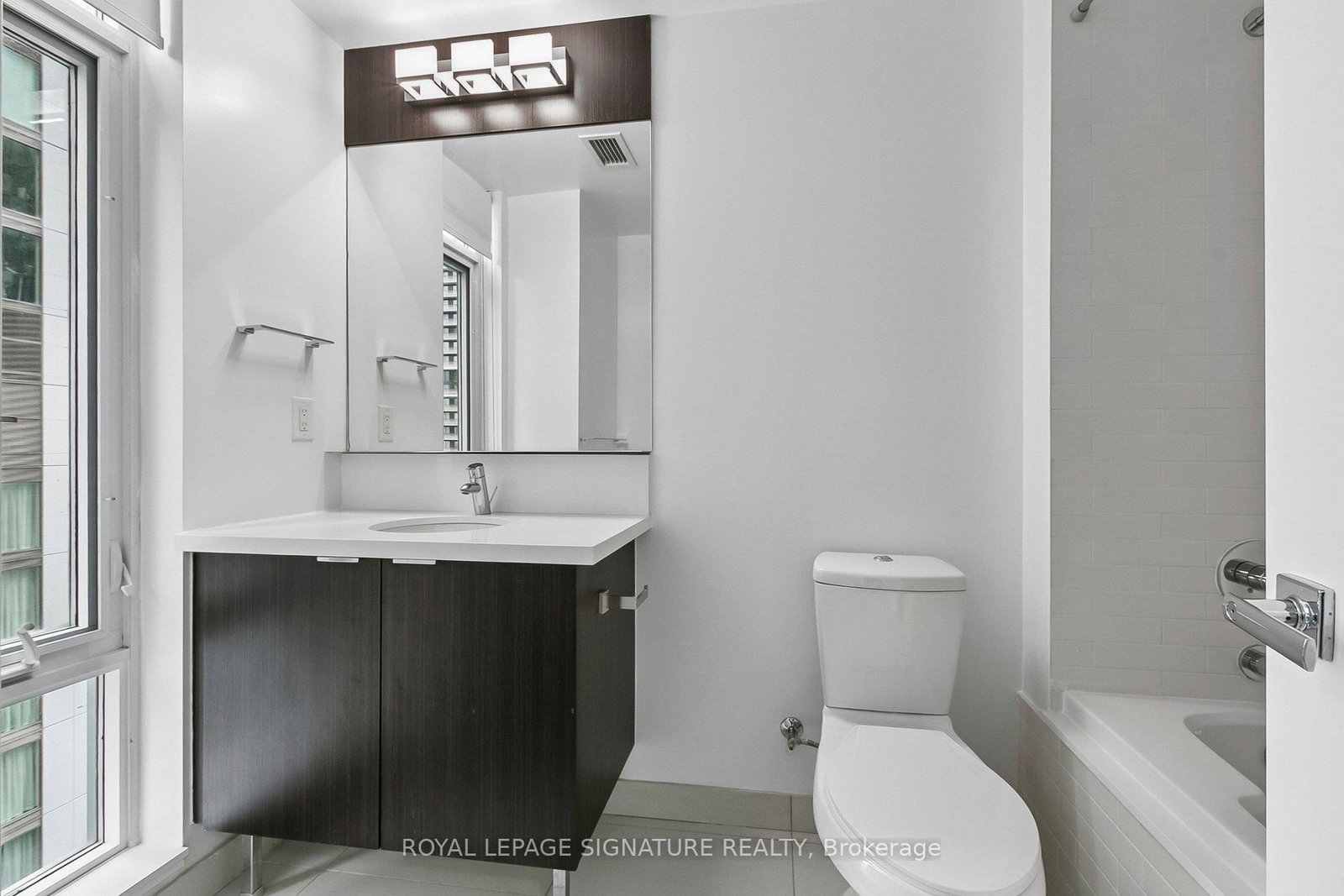 Condo for sale at 2202-21 Widmer Street, Toronto, Ontario, M5V 0B8 - Waterfront Communities C1 - MLS: C13025632