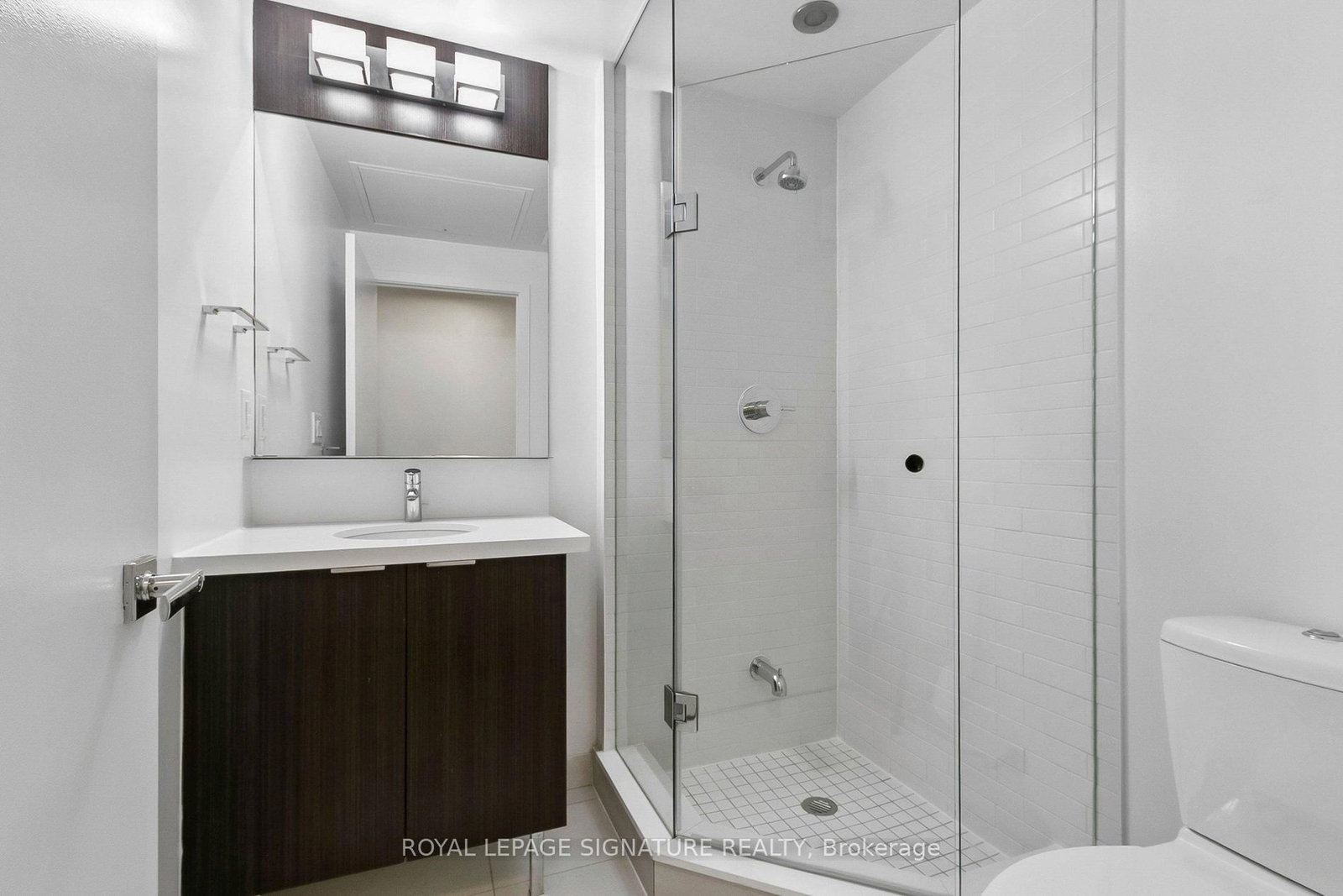 Condo for sale at 2202-21 Widmer Street, Toronto, Ontario, M5V 0B8 - Waterfront Communities C1 - MLS: C13025632