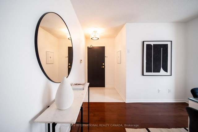 1105 - 230 King Street E