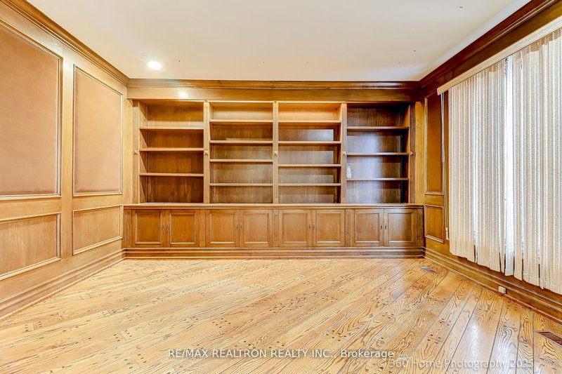 29 Sultana Ave, Toronto, M6A 1T2 | Image 3