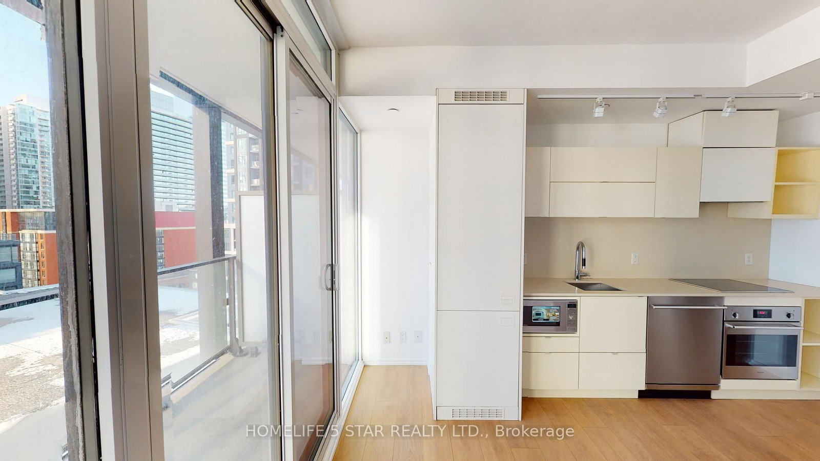 125 Peter Street, Unit 1212 - Photo 2