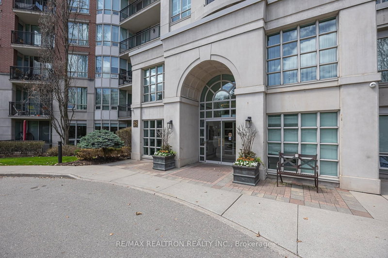 617 - 28 WILLIAM CARSON Cres, Toronto, M2P 2H1 | Image 2