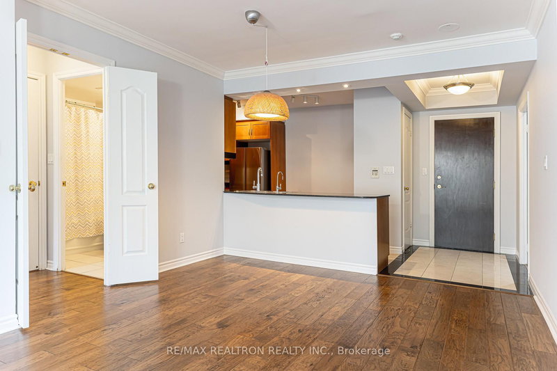 617 - 28 WILLIAM CARSON Cres, Toronto, M2P 2H1 | Image 3