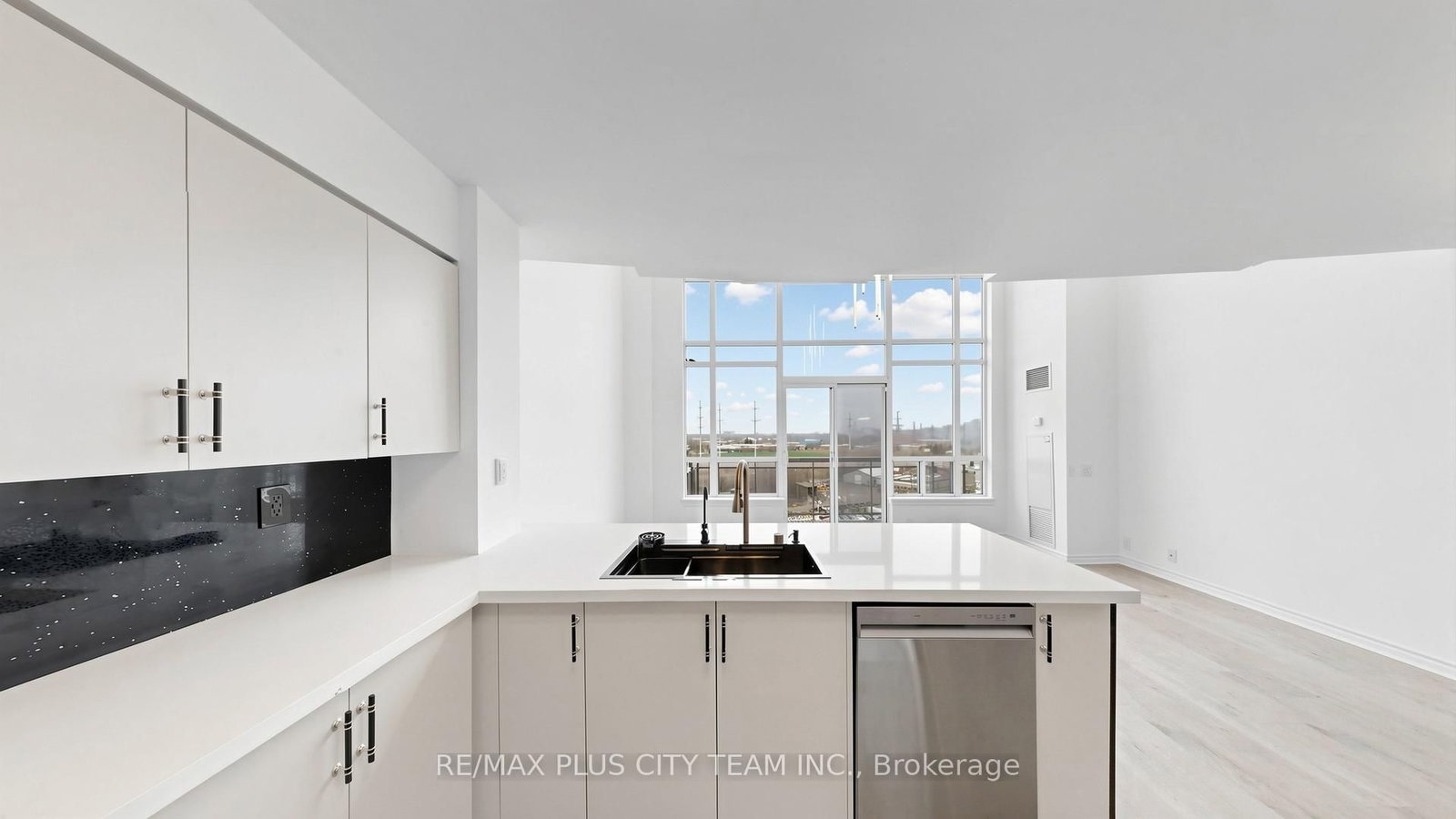 1720 Eglinton Avenue E, Unit 812 - Photo 9