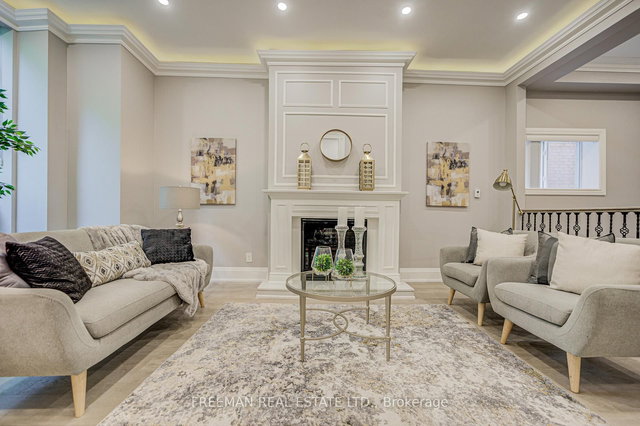 Main&2nd Floor - 916 Manning Avenue