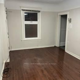 1 - 984 Dundas Street W