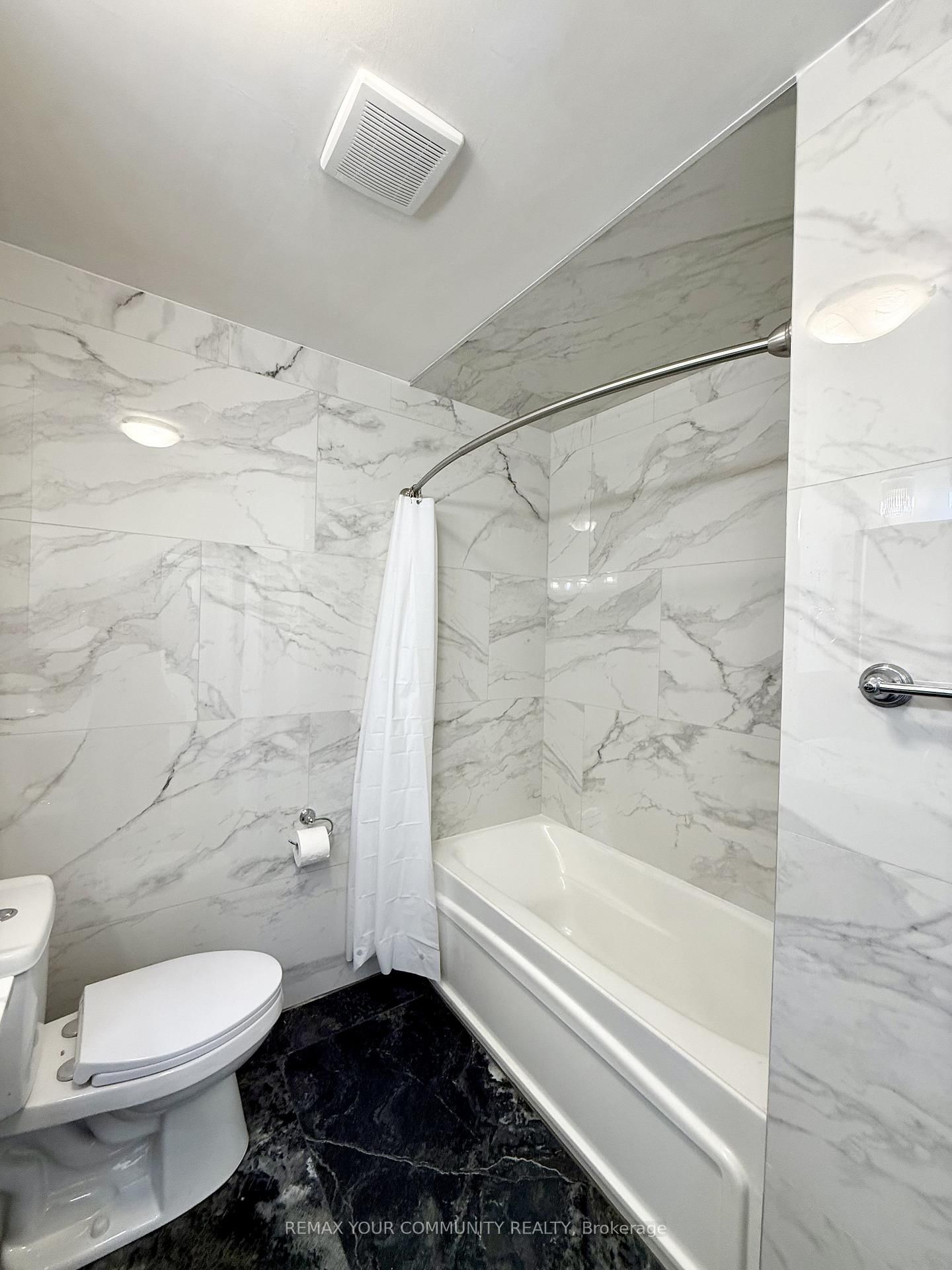 17 Regatta Crescent, Unit Upper - Photo 14