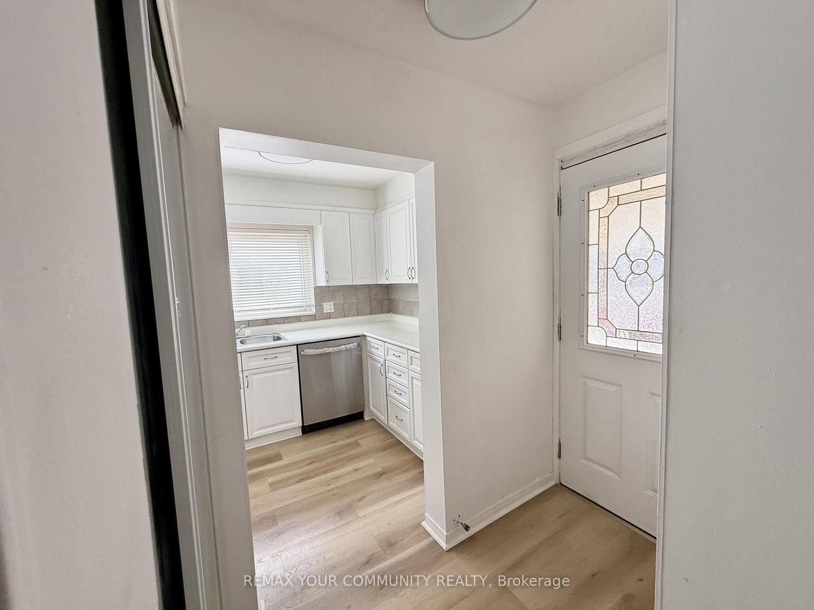 17 Regatta Crescent, Unit Upper - Photo 4