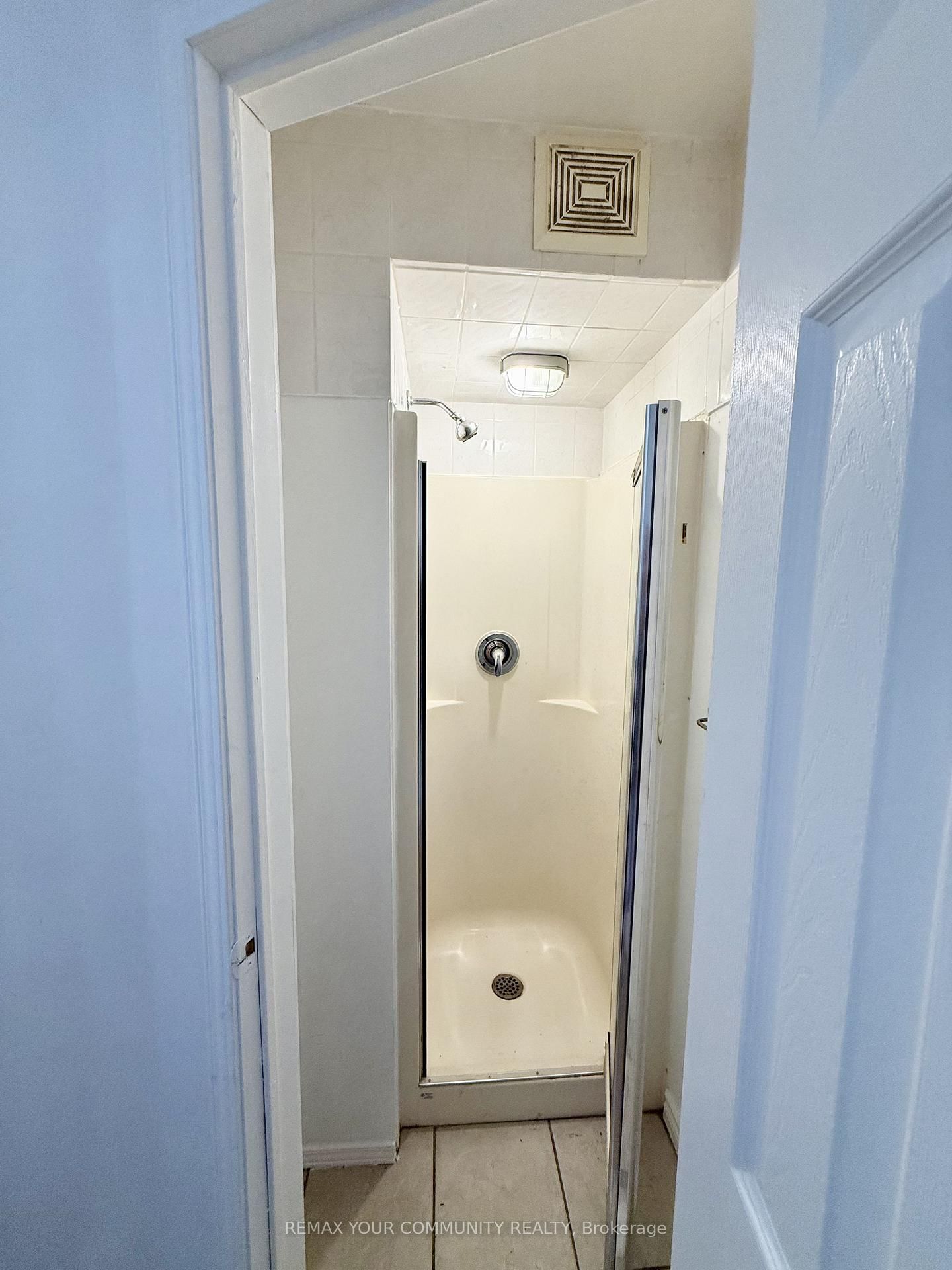 17 Regatta Crescent, Unit Upper - Photo 6